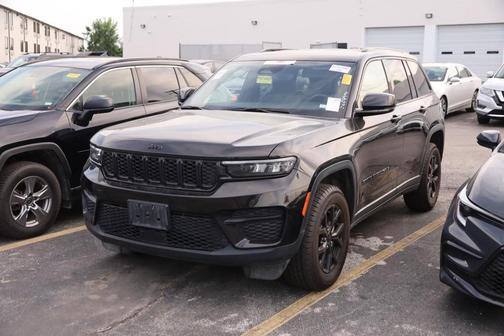 Diamond Black Crystal Pearlcoat 2024 Jeep Grand Cherokee Altitude