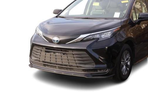 2024 Toyota Sienna LE