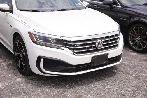Pure White 2021 Volkswagen Passat 2.0T R-Line