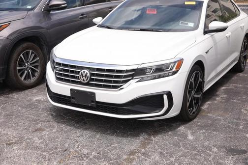 Pure White 2021 Volkswagen Passat 2.0T R-Line