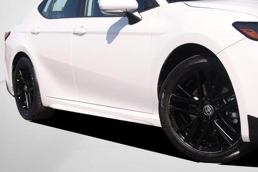 Ice Cap 2025 Toyota Camry SE