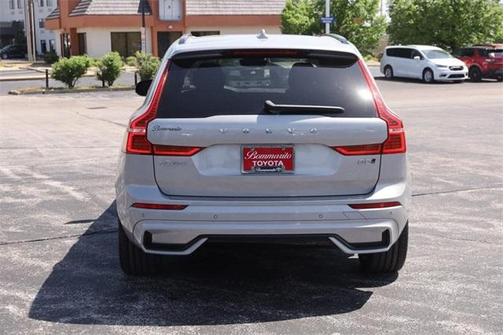 2022 Volvo XC60 B5 R-Design