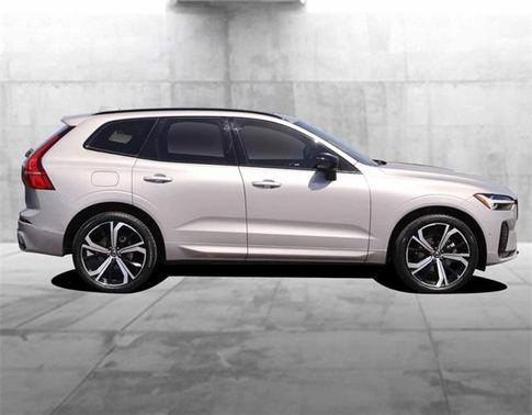 2022 Volvo XC60 B5 R-Design