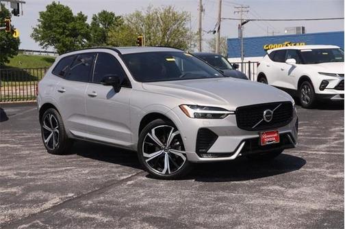 2022 Volvo XC60 B5 R-Design