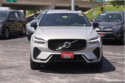 2022 Volvo XC60 B5 R-Design