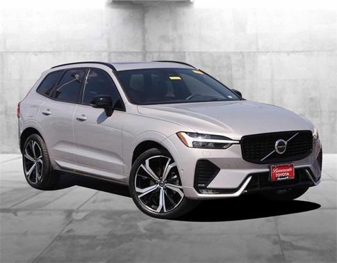 2022 Volvo XC60 B5 R-Design