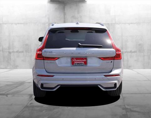 2022 Volvo XC60 B5 R-Design