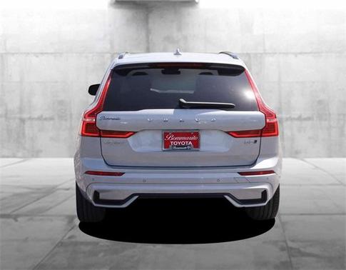 2022 Volvo XC60 B5 R-Design