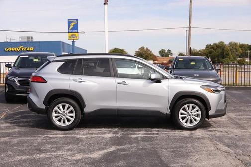 2024 Toyota Corolla Cross LE