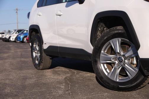 2025 Toyota RAV4 Hybrid XLE