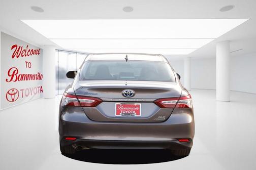 2020 Toyota Camry Hybrid XLE