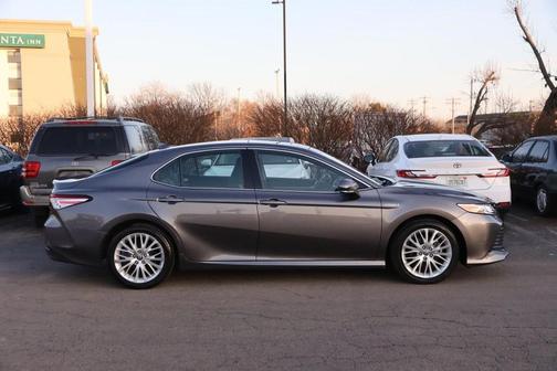 2020 Toyota Camry Hybrid XLE