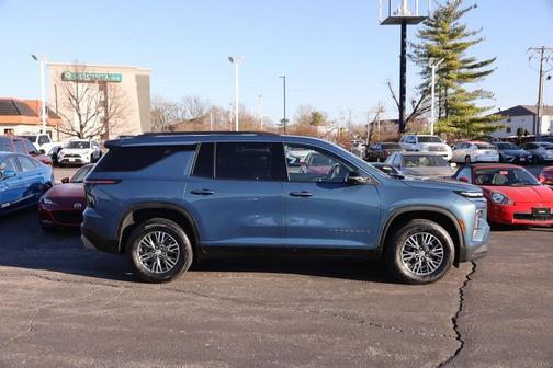 2024 Chevrolet Traverse LT