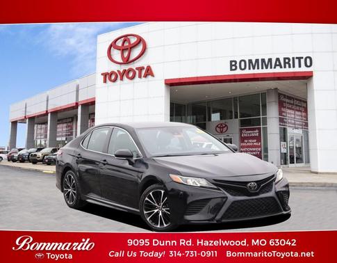 Midnight Black Metallic 2018 Toyota Camry SE