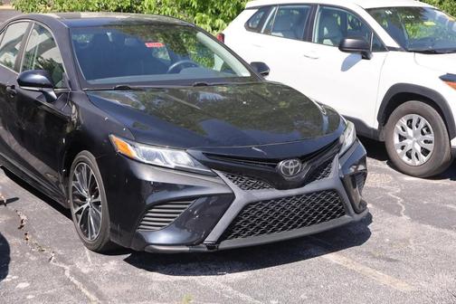 Midnight Black Metallic 2018 Toyota Camry SE