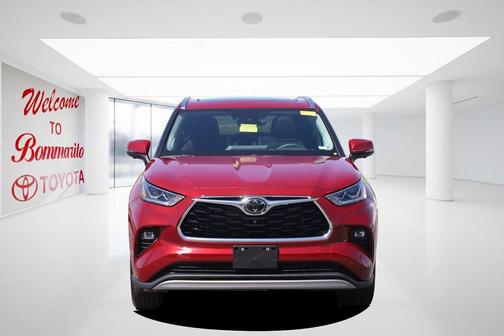 Pearl 2025 Toyota Highlander Platinum