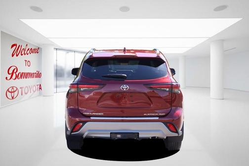 Pearl 2025 Toyota Highlander Platinum