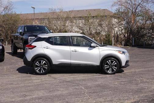 Brilliant Silver Metallic 2020 Nissan Kicks SV