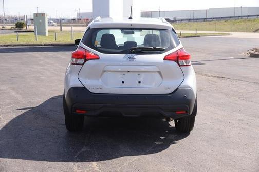 Brilliant Silver Metallic 2020 Nissan Kicks SV