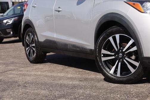 Brilliant Silver Metallic 2020 Nissan Kicks SV