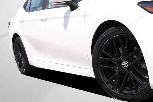 Ice 2025 Toyota Camry SE