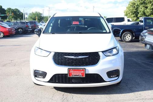 Bright White Clearcoat 2024 Chrysler Pacifica Touring L