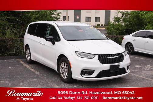 Bright White Clearcoat 2024 Chrysler Pacifica Touring L