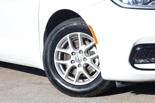 Bright White Clearcoat 2024 Chrysler Pacifica Touring L