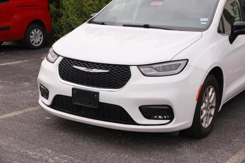 Bright White Clearcoat 2024 Chrysler Pacifica Touring L