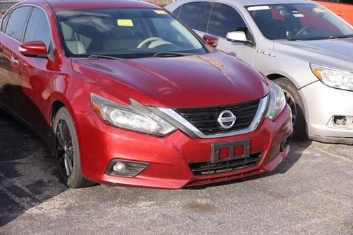 Scarlet 2017 Nissan Altima 2.5 SL