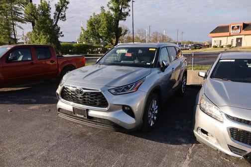 Celestial Silver Metallic 2024 Toyota Highlander Limited
