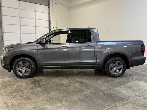 Crystal Black Pearl 2022 Honda Ridgeline RTL-E