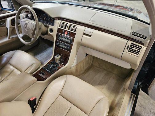 Brilliant Emerald Green Metallic 1998 Mercedes-Benz E-Class E 320