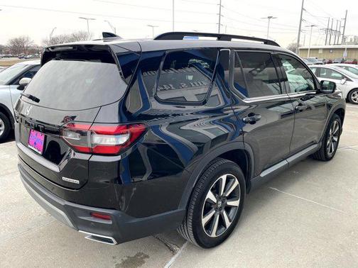 2023 Honda Pilot Touring 8-Passenger