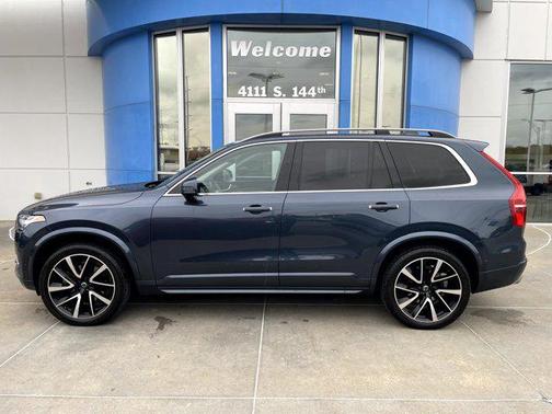 2018 Volvo XC90 T6 Momentum