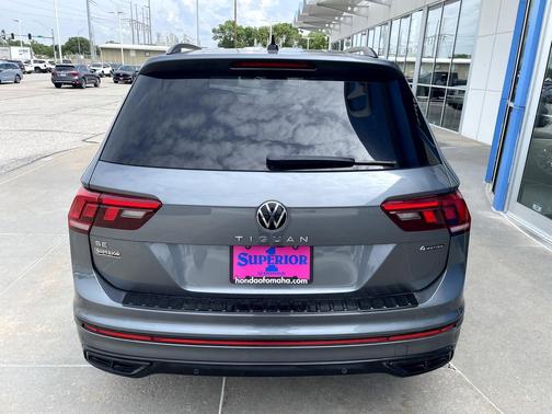 Platinum Gray Metallic 2022 Volkswagen Tiguan 2.0T SE R-Line Black 4MOTION