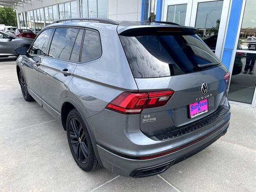 Platinum Gray Metallic 2022 Volkswagen Tiguan 2.0T SE R-Line Black 4MOTION