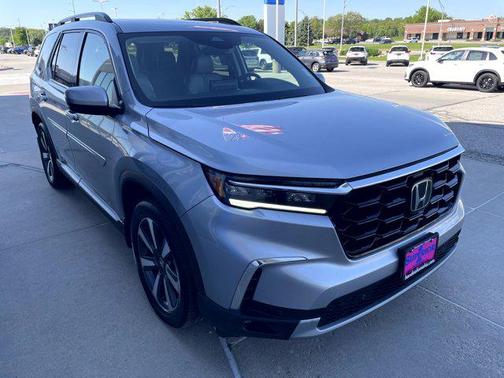 Silver SX GR 2023 Honda Pilot Touring 8-Passenger