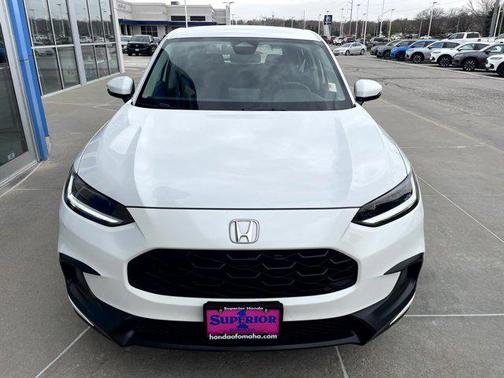 Platinum White Pearl 2023 Honda HR-V LX