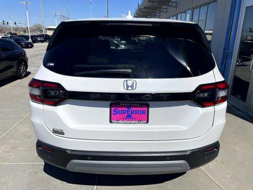 White WY GR 2024 Honda Pilot EX-L
