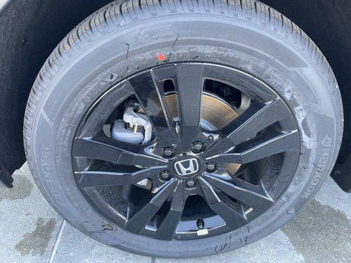 Platinum White Pearl 2026 Honda HR-V AWD Sport