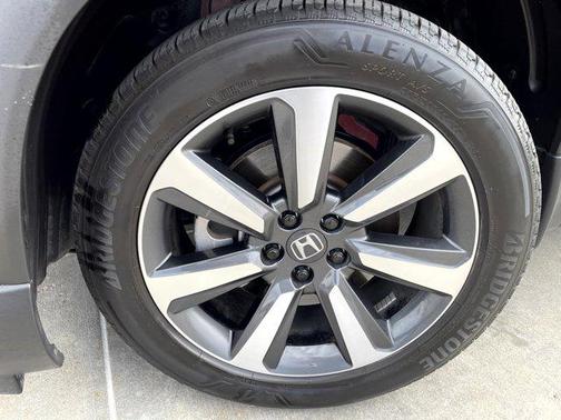 2023 Honda Pilot Touring 8-Passenger