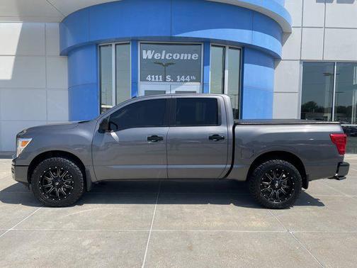 2021 Nissan Titan SV