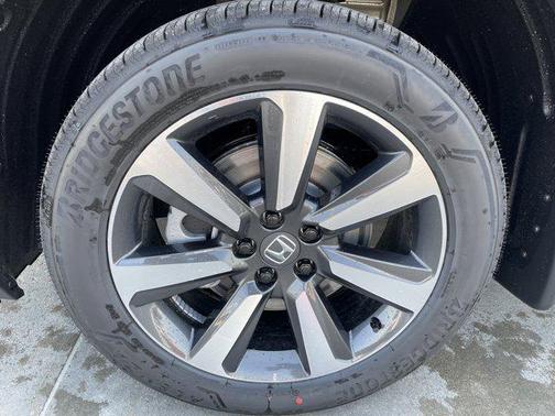 2025 Honda Pilot Touring 8-Passenger