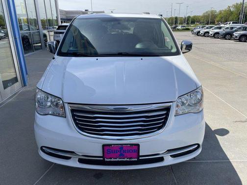 2016 Chrysler Town & Country Touring-L