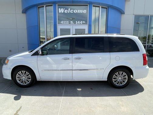 2016 Chrysler Town & Country Touring-L