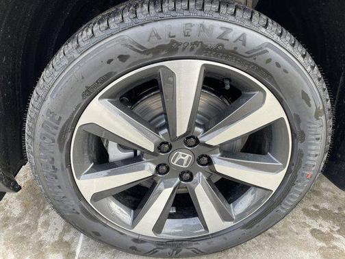 2025 Honda Pilot Touring 8-Passenger