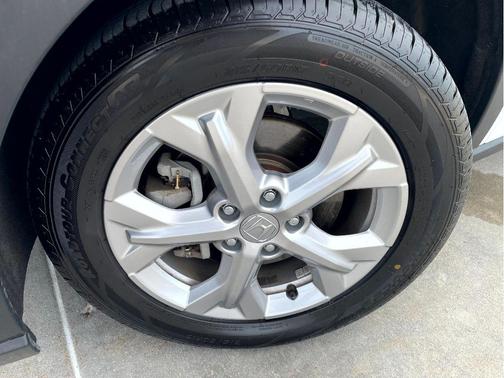 Platinum White Pearl 2023 Honda HR-V LX