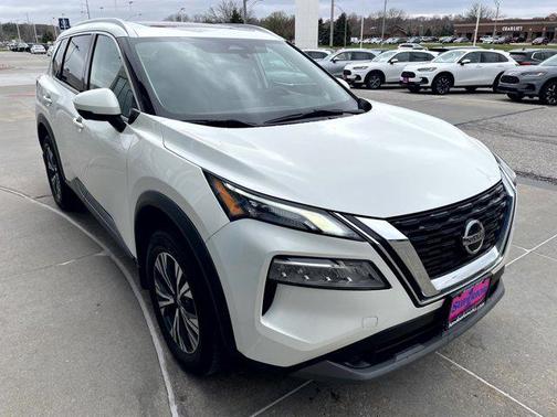 Pearl White Tricoat 2021 Nissan Rogue SV