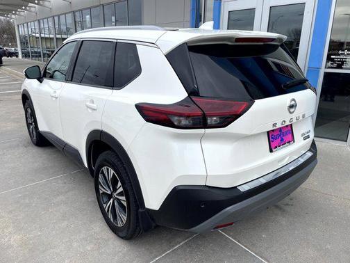 Pearl White Tricoat 2021 Nissan Rogue SV